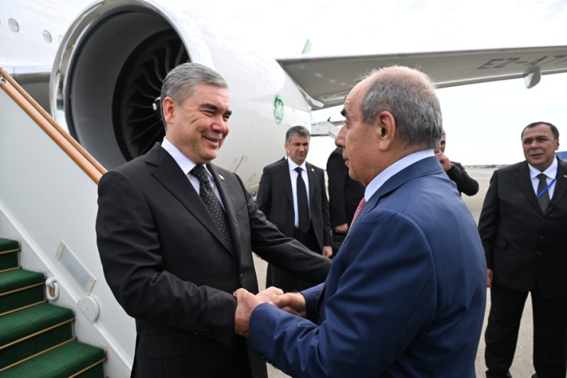Qurbanqulu Berdiməhəmmədov Azərbaycanda